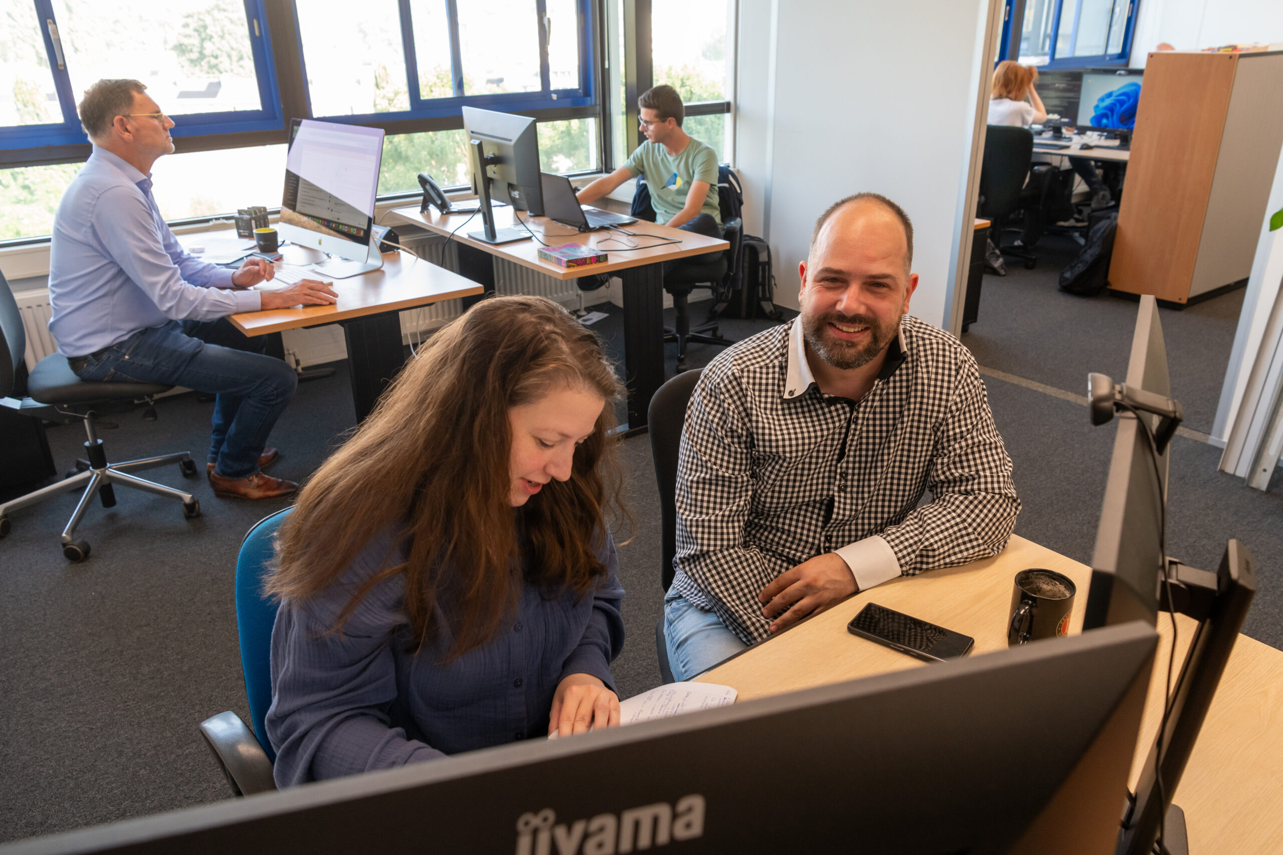 Linda, Pieter en Bart hard aan het werk